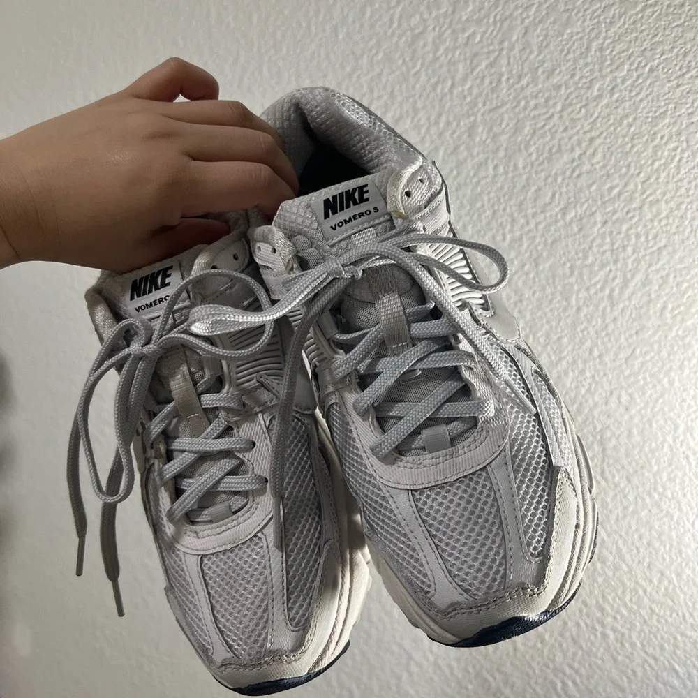 NIKE Zoom Vomero 5 Sneakers - Picture 10 of 12